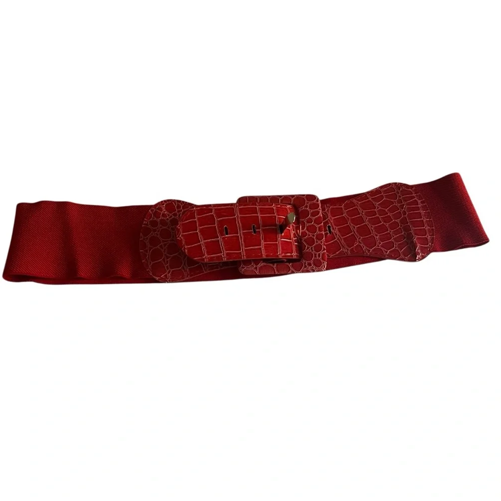 Women’s Wide Crocodile-Patterned Belt